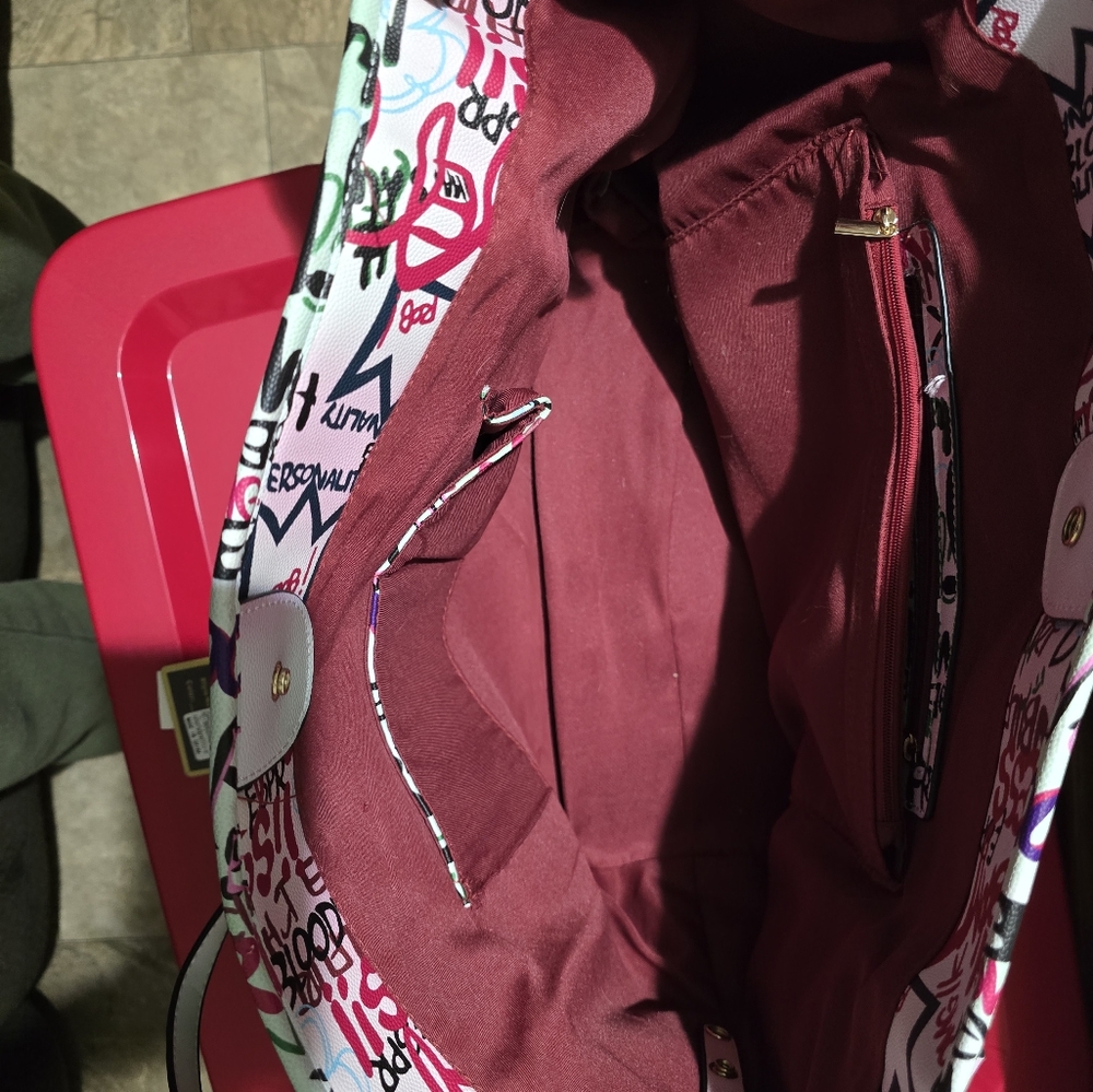 Brand new shoulder bag with tags on the bigger bag - Picture 3 of 16